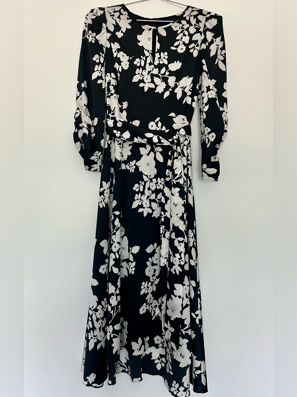 TAHARI Arthur S Levine Floral
keyhole belted Maxi Dress flowy